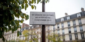 Rouw in Parijs: 10 jaar na terreuraanslagen