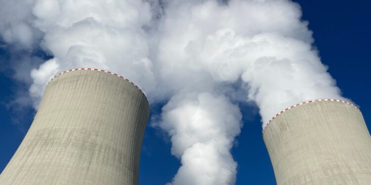 ‘S Werelds grootste kerncentrale na Fukushima-ramp voor het eerst opgestart