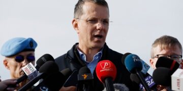 Minister van Defensie Roemenië neemt ontslag wegens cv-leugen