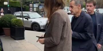 Lunch voor Nicolas Sarkozy en Carla Bruni na vrijlating van voormalige president