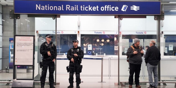 Geen luchthavenbeveiligingsscanners op treinstations na steekaanval