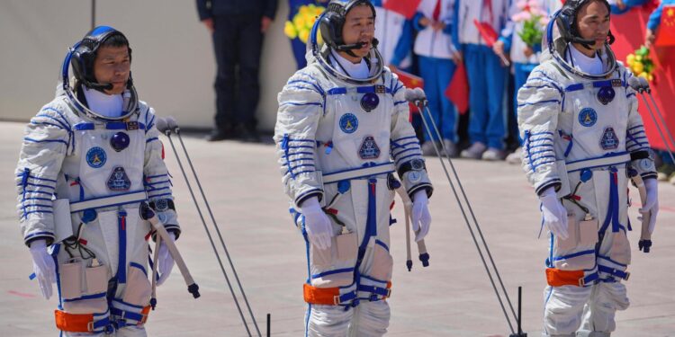 Chinese astronauten keren terug na beschadiging ruimtecapsule
