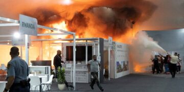 Brand verstoort last-minute inspanningen voor wereldwijde deal op COP30.