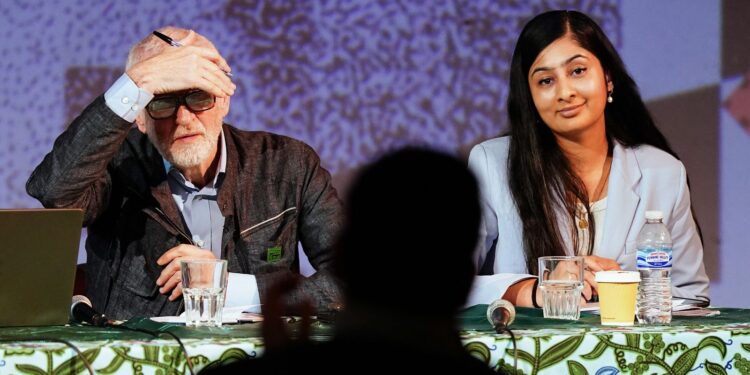 Corbyn aarzelt vriendschap met Sultana te noemen op partijcongres