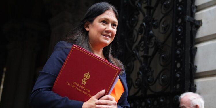 Onderzoek naar Lisa Nandy’s donaties van voetbalregulatorhoofd gevraagd