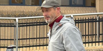 Man veroordeeld voor stalking van Dame Penny Mordaunt, huilt in rechtbank.