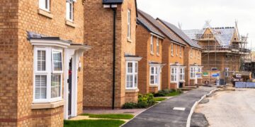 Nieuwe huizen bij treinstations krijgen groen licht van planners