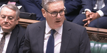 Sir Keir Starmer sluit verlenging van inkomstenbelastingdrempels niet uit.