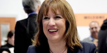 Reeves moet pleiten voor belastingvrieze volgens PM.