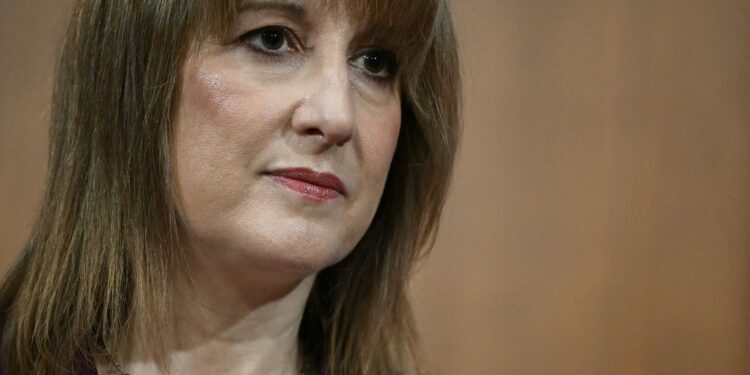 Waarom minister Rachel Reeves koos voor ‘shock and awe’ ochtend nieuwsconferentie.