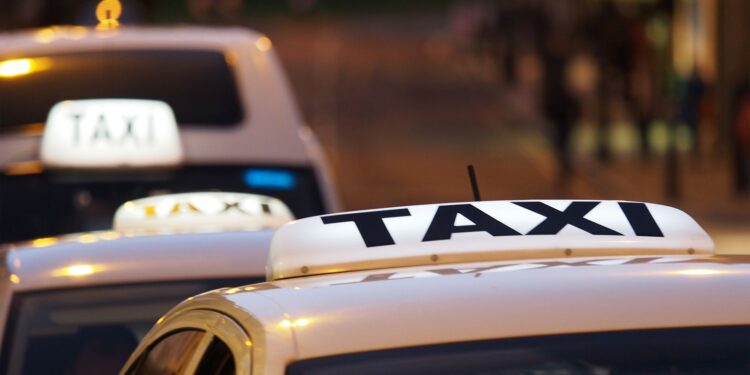 Asielzoekers niet toegestaan in taxi’s voor medische afspraken