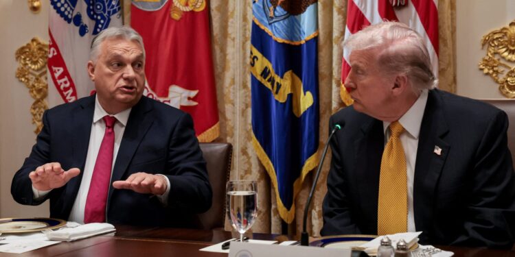 Trump en Orban bespreken Russische olie in ontmoeting.