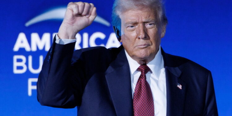 Trump verwelkomt Pelosi’s aankondiging met corruptie en kwaadaardigheid