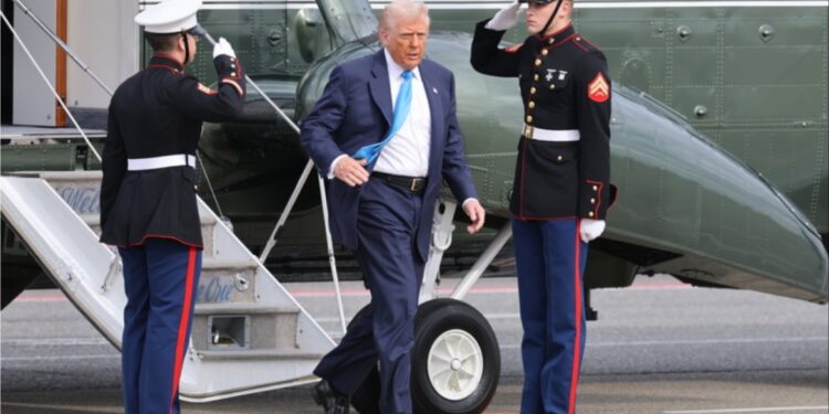 Trump dreigt met sancties voor afwezige luchtverkeersleiders