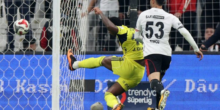 Zes Turkse scheidsrechters gearresteerd voor weddenschappen.