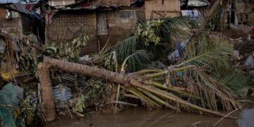 Supertyfoon Fung-wong raast over Filipijnen: noodtoestand uitgeroepen