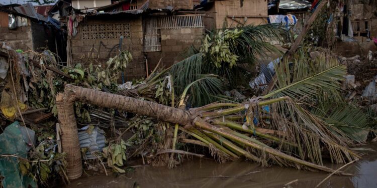 Supertyfoon Fung-wong raast over Filipijnen: noodtoestand uitgeroepen