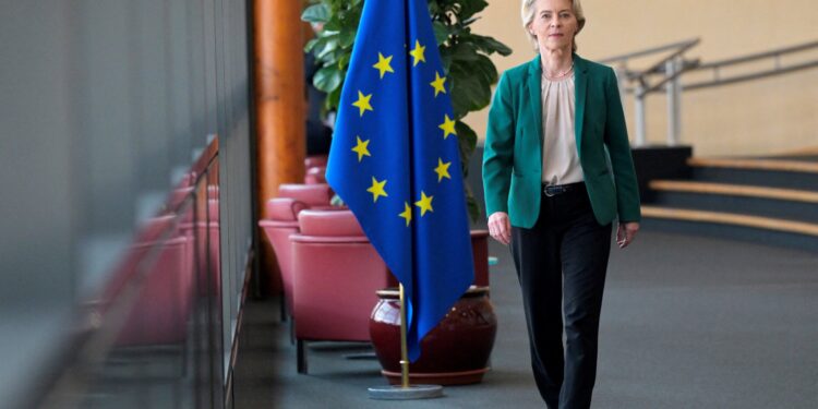 Britten en Belgen weigeren geld voor Oekraïne aan von der Leyen