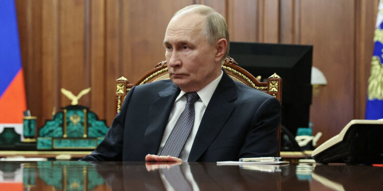 Poetin prijst Trumps 28-puntenplan voor vreedzame oplossing