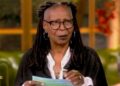 Spanning bij The View: Whoopi Goldberg verscheurt memo over Trump-commentaar