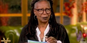 Spanning bij The View: Whoopi Goldberg verscheurt memo over Trump-commentaar