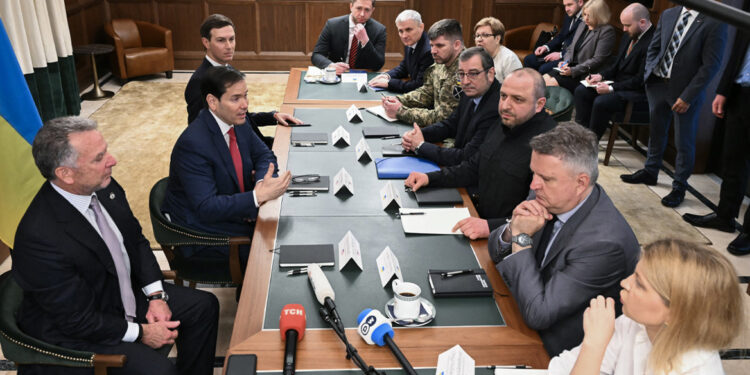 Vredesonderhandelingen tussen Amerikanen en Oekraïners over Poetin: Trump dringt aan op deal