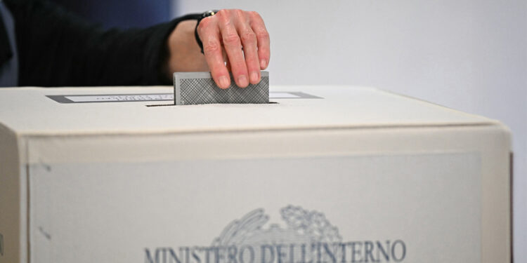 Centrumlinks wint Bari en Napels, centrumrechts succesvol in Veneto bij lokale verkiezingen.