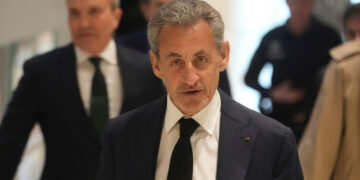 Nicolas Sarkozy na twintig dagen vrijgelaten