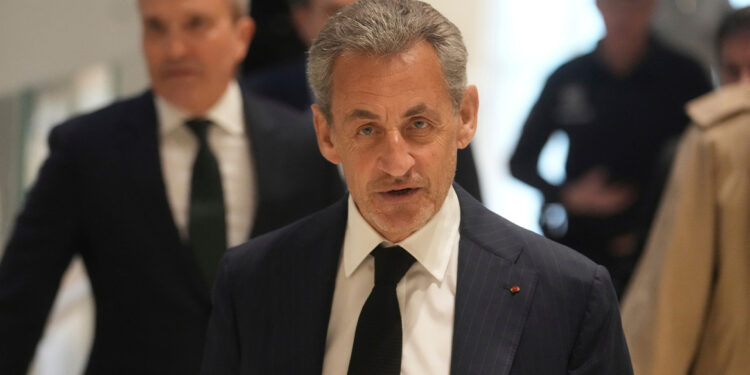 Nicolas Sarkozy na twintig dagen vrijgelaten