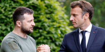 Zelensky ontmoet Macron in Parijs