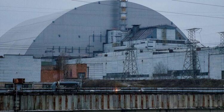 Drone-aanvallen beschadigen beschermende schil kerncentrale Tsjernobyl