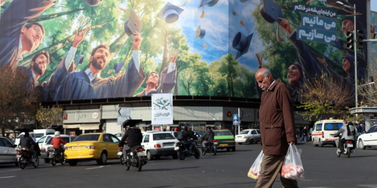 Protesten bij gesloten winkels in Teheran na devaluatie munt