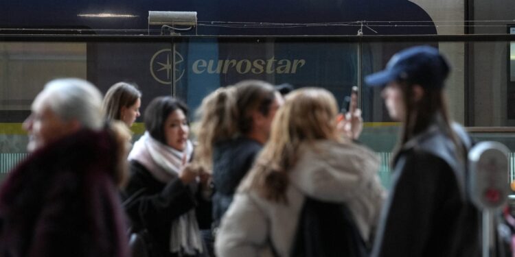Eurostar herstart diensten met waarschuwingen voor last-minute vertragingen en annuleringen