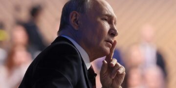 Poetin ontkent verantwoordelijkheid voor doden in oorlog