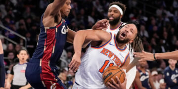 De Knicks verslaan de Cavaliers met de stempel van Bronson