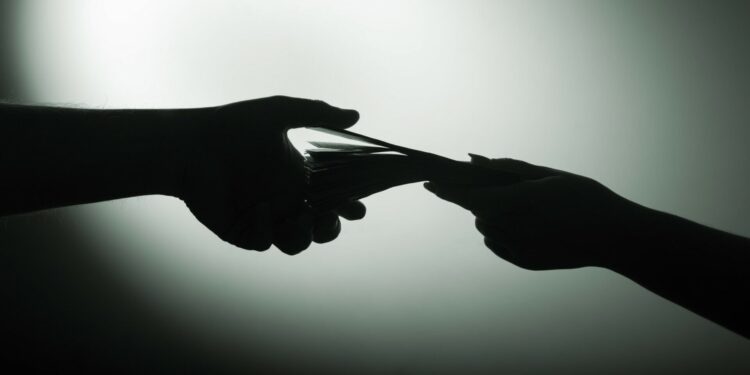 Miljarden zwart geld in het nauw