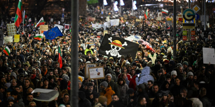 Massaprotesten in Bulgarije tegen belastingverhogingen.