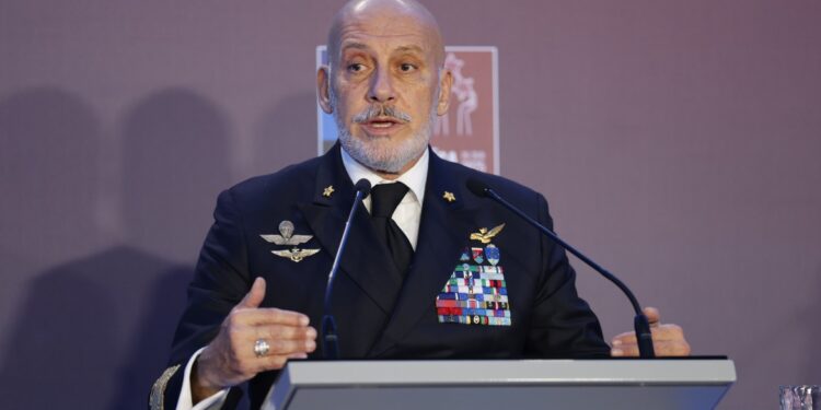 NAVO overweegt agressievere aanpak tegen hybride aanvallen Rusland