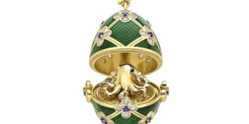Dief slikt gestolen Fabergé in met diamanten en saffieren.