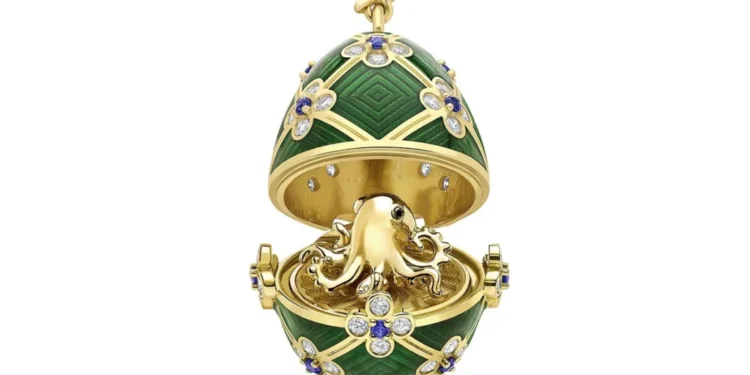 Dief slikt gestolen Fabergé in met diamanten en saffieren.