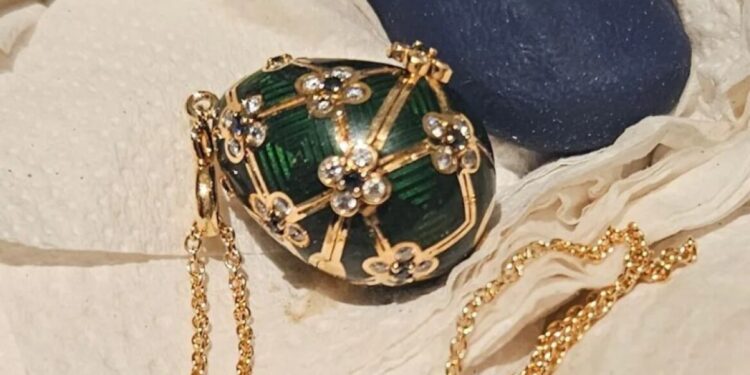 Nieuw-Zeelandse autoriteiten vinden gestolen Fabergé-ei terug in maag van dief