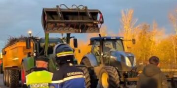 Boeren in Frankrijk blokkeren wegen en spoorlijn
