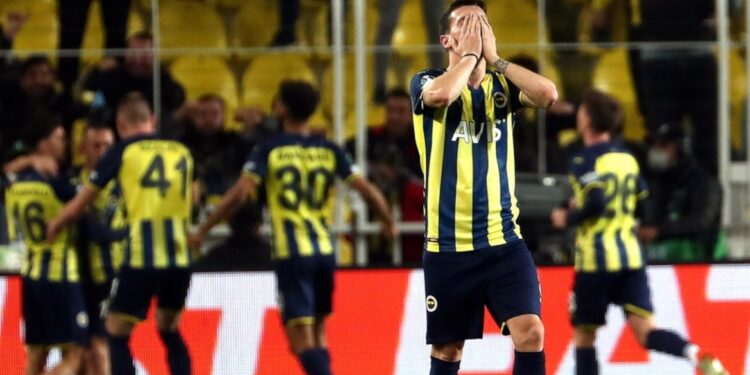Voetballers van Galatasaray en Fenerbahçe gearresteerd voor gokschandaal