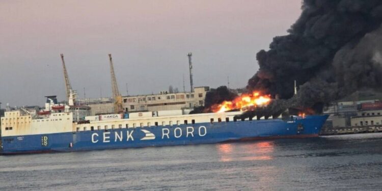 Ramp op zee: Brand op commercieel schip na Russische aanval in Odessa haven