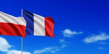 Poolse ambassadeur in Parijs gearresteerd voor handel in valse diploma’s