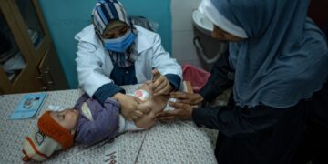 Israël verbiedt toegang Gaza aan 37 NGO’s zonder namen Palestijnse werknemers