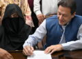 Voormalig premier Imran Khan en vrouw veroordeeld tot 17 jaar cel