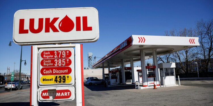 VS keuren transacties met Lukoil-tankstations buiten Rusland goed