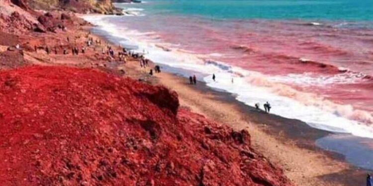 Bloedrode zee op Iraans eiland: Kolydas-verklaring voor het fenomeen