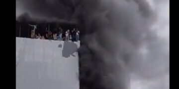 Grote brand in zeven verdiepingen tellend gebouw Jakarta eist 17 levens